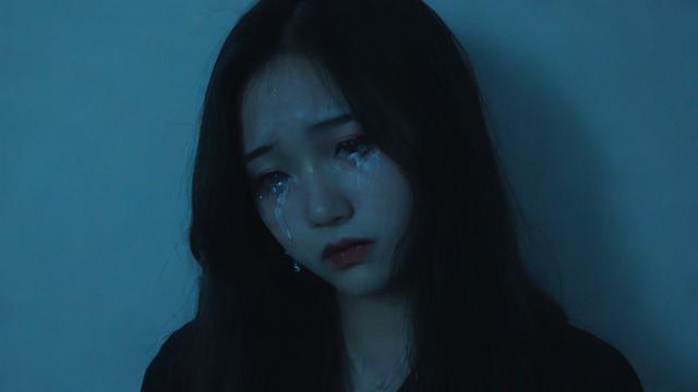 抖音悲伤欲绝歌曲叫什么