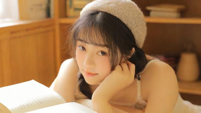 抖音小姐姐看的书是什么