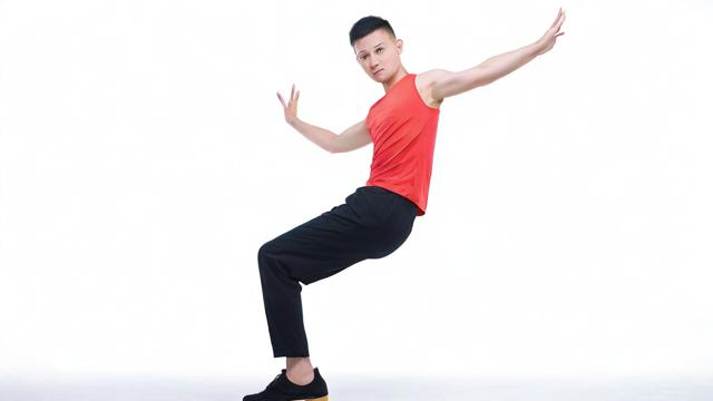 抖音踢腿舞小哥哥叫什么