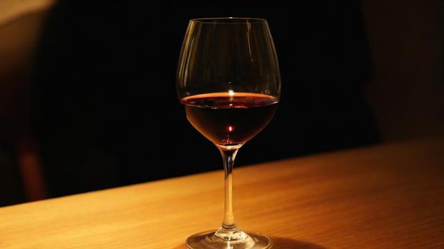 酒杯怎么投千川？