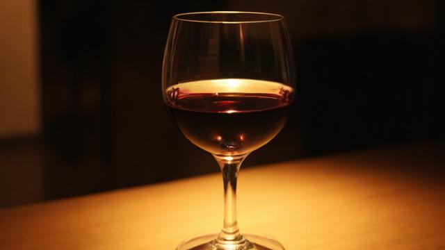 酒杯怎么投千川？