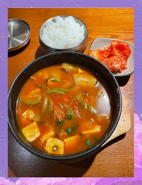 韩国87元一碗的排骨汤全是大肥肉