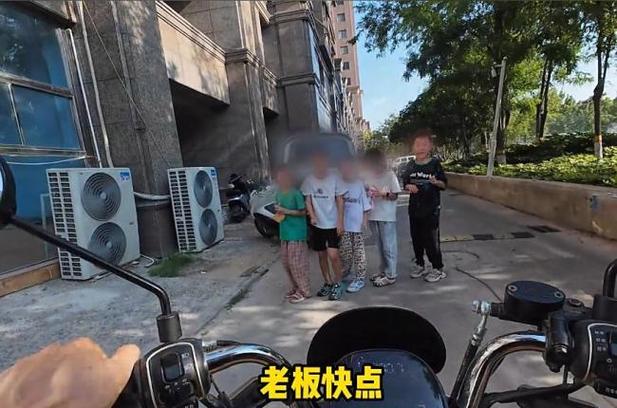 95后研究生博主卖创意烧饼涨粉40万
