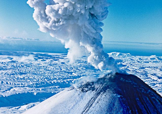 俄堪察加半岛8.7级强震后火山喷发
