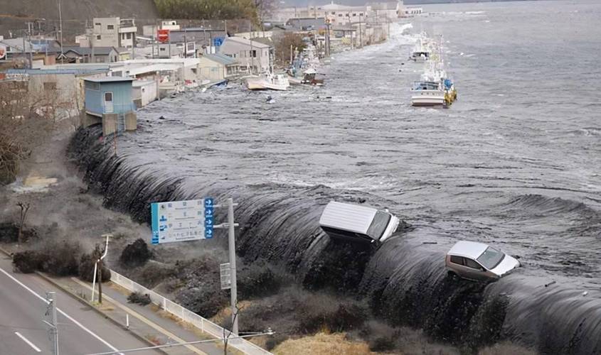 日本海啸来袭，居民紧急避难