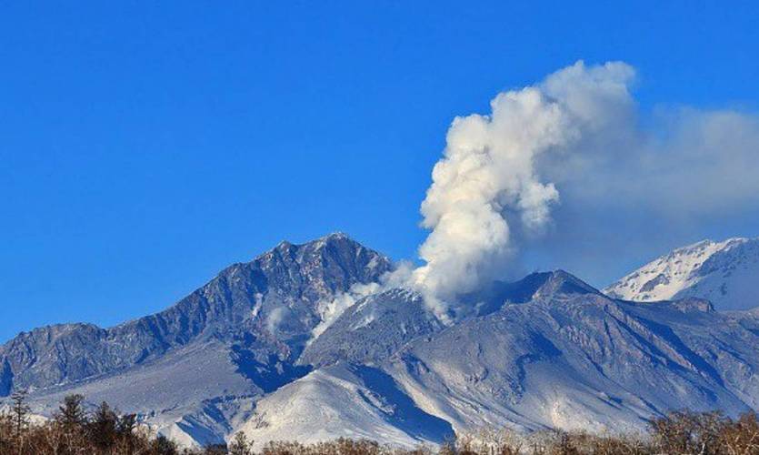 俄堪察加半岛火山喷发，地震强度达8.7级