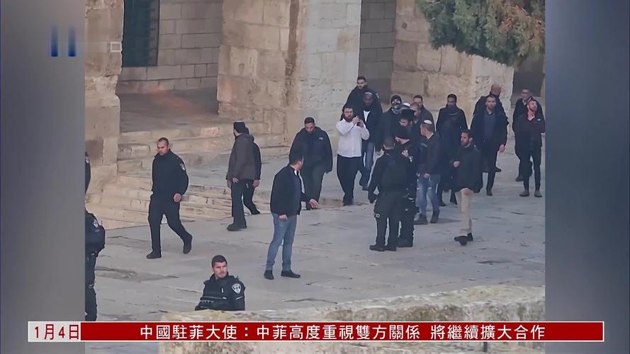 以国安部长首次在圣殿山公开祈祷