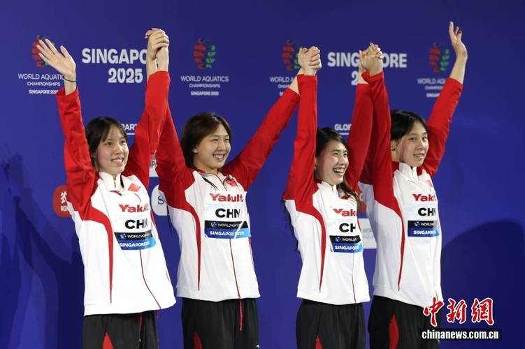中国队女子4X100米混合接力夺铜牌荣耀时刻