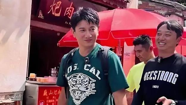 吴奇隆跳广场舞成保养天花板焦点人物