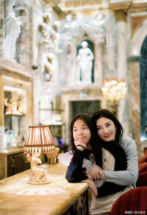 黄奕携女儿赴韩国学习唱跳