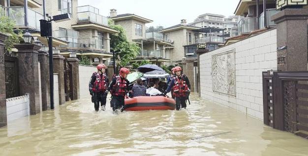 多轮强降雨致广东惠州出现严重倒灌