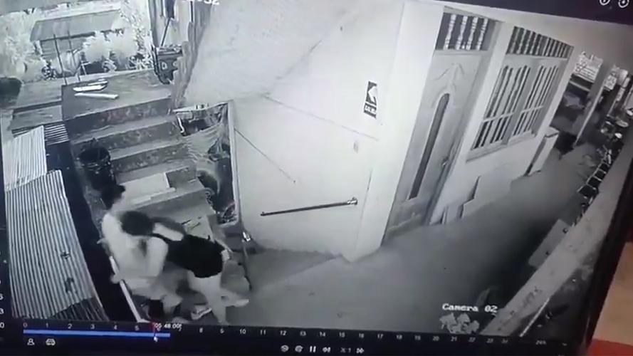 秘鲁女子争执失控，意外坠亡事件