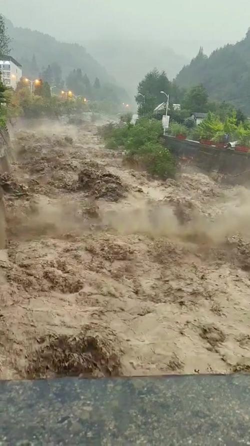 四川凉山州喜德县被洪水淹没?假