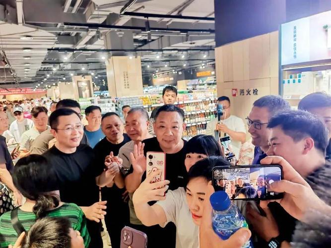 于东来账号评论区变大型求职现场