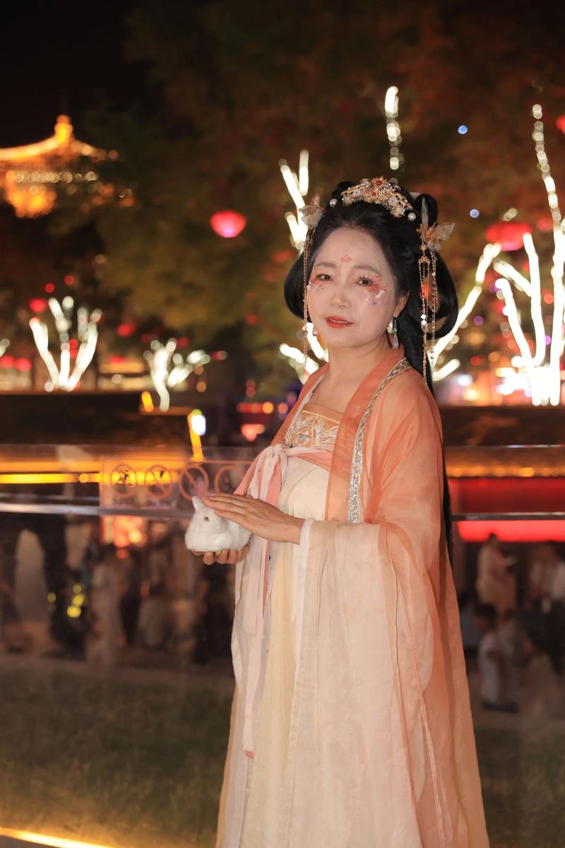 西安汉服店主被拘5天 女游客被拘6天
