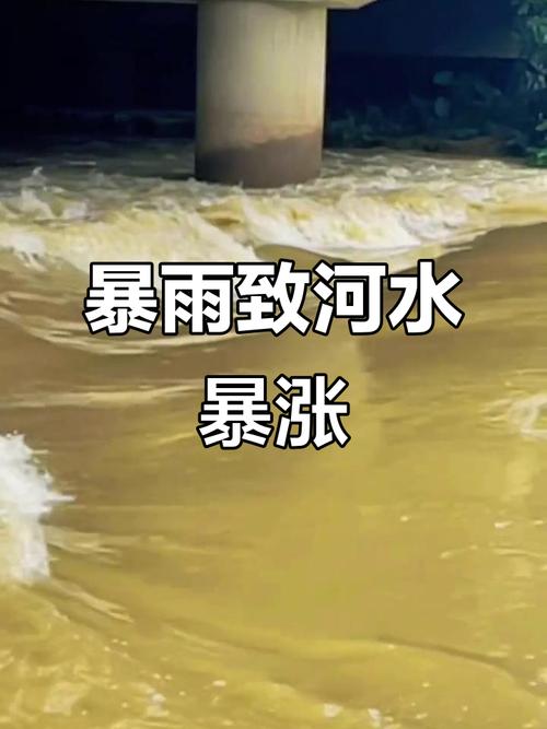 甘肃榆中灾民:洪水从山体倾泻而下