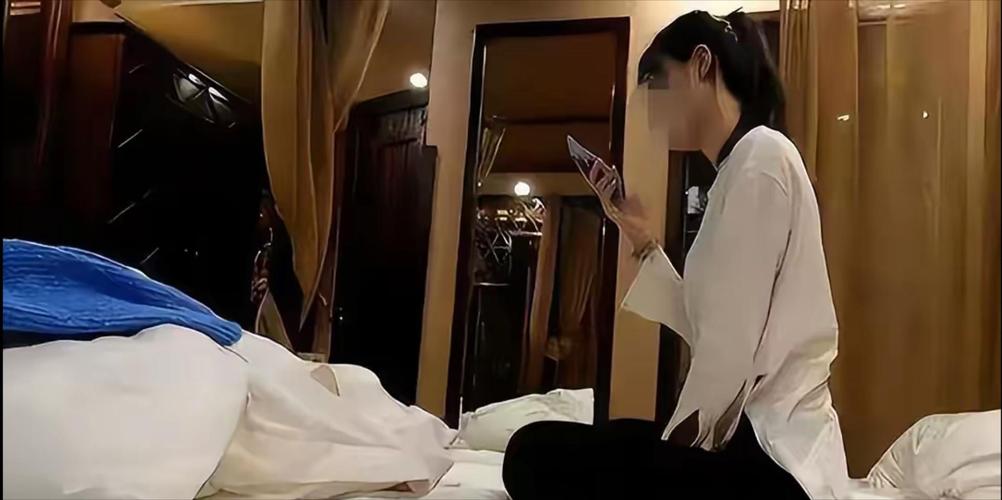 女子称在洗浴店女浴区内撞见男子