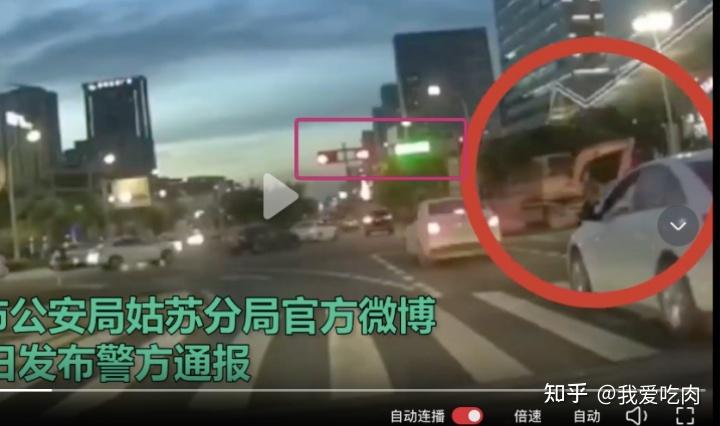 警方通报3人因经济纠纷用挖掘机堵门