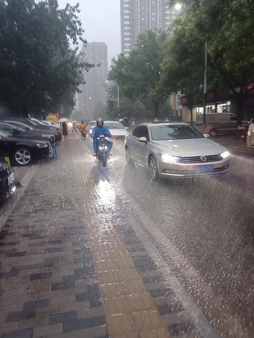 #北京又双叒叕开启下雨模式#