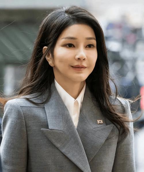 韩国前第一夫人金建希被拘押
