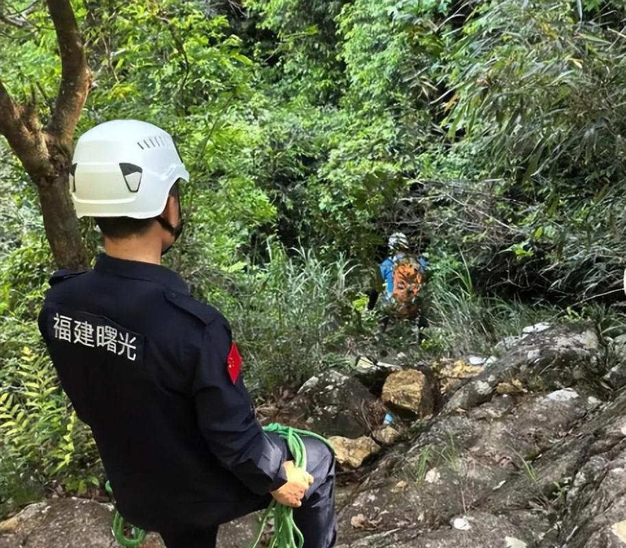 走失男童遗体在一处山涧被发现