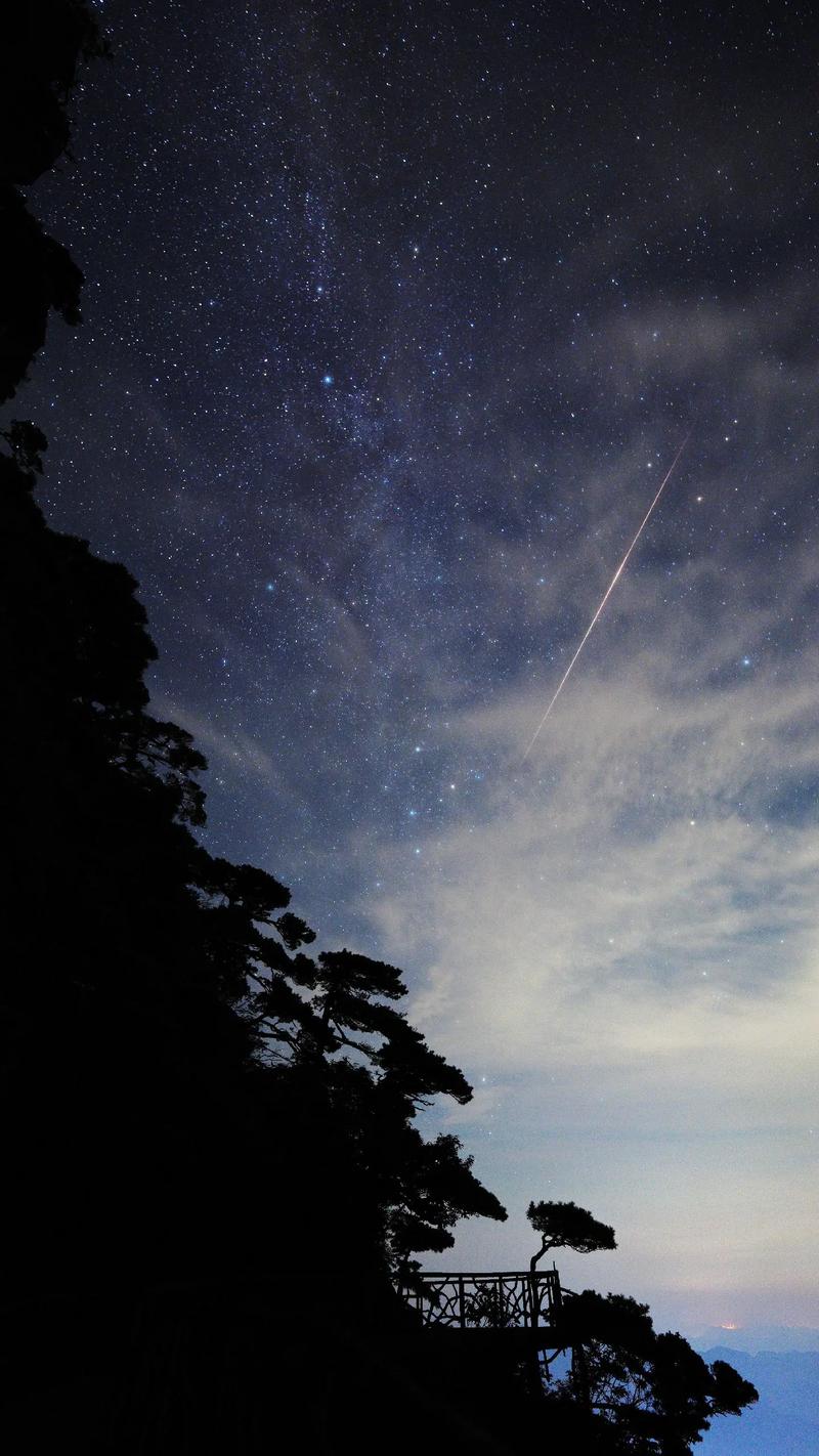 我拍到了英仙座流星雨