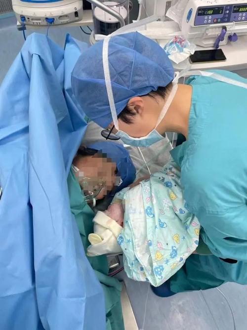 54岁女子腰椎手术后成功怀孕产女