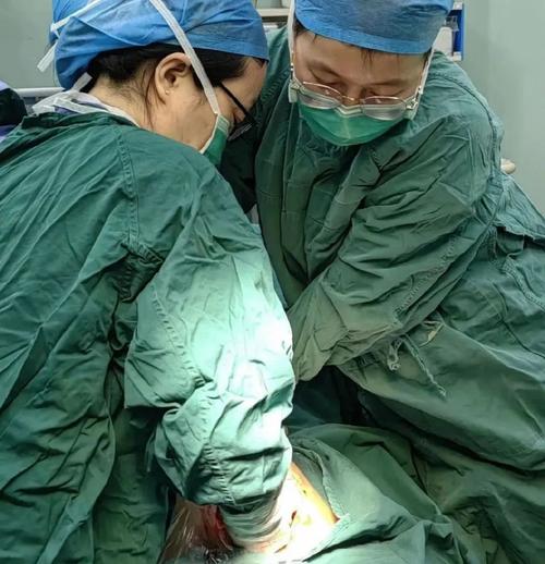 54岁女子腰椎手术后怀孕产女