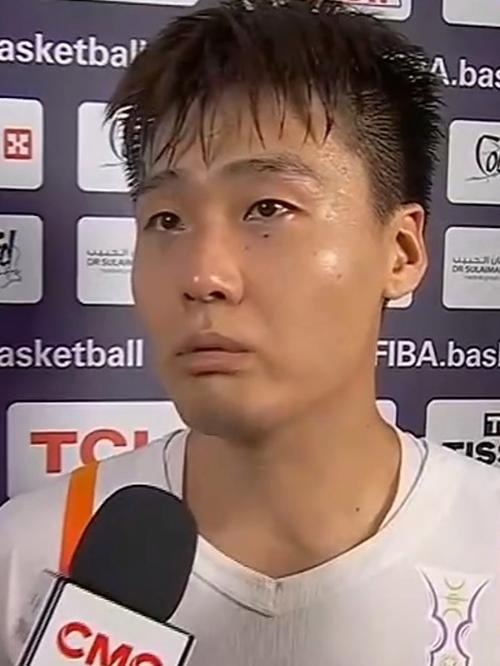 赵睿赛后泪洒赛场，球迷齐声高呼MVP