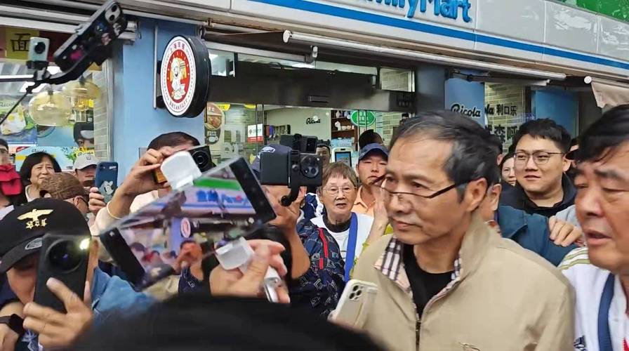 上海“马路股市沙龙”又火了