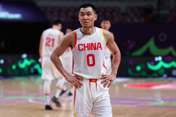 十年热血时刻，中国男篮重塑辉煌之路