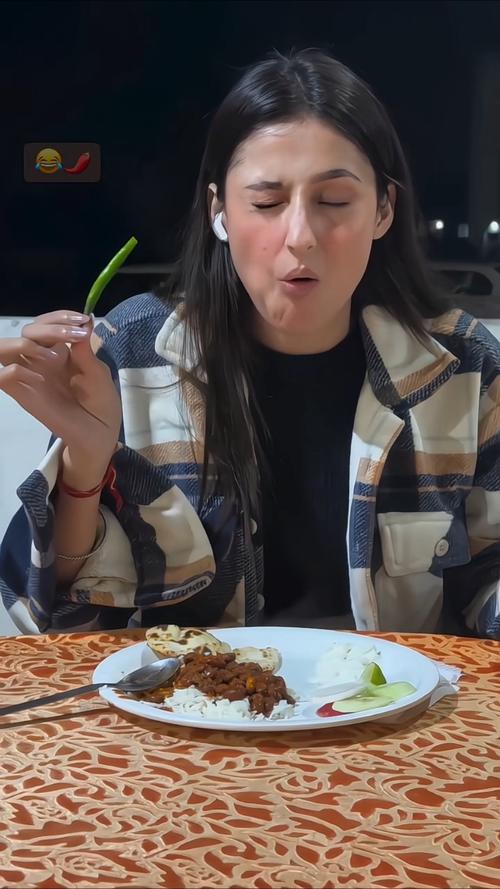 印度女留学生韩餐体验，肉类过多引发吐槽