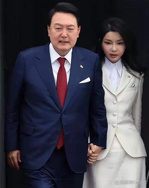 韩民众就戒严集体起诉尹锡悦夫妇