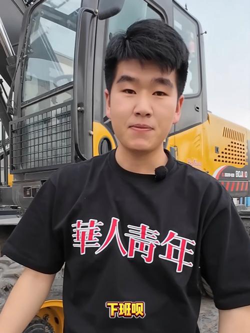27岁河南小伙开挖机游中国成网红