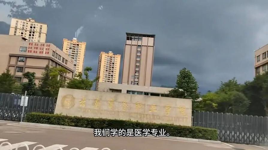 医学生被安排电子厂实习还被扣工资