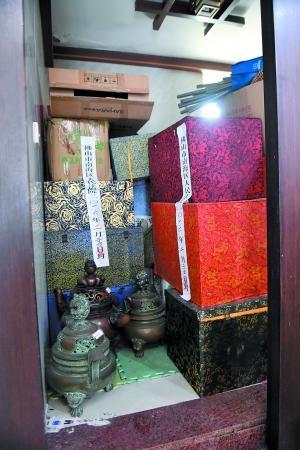 男子去世存款剩7块5:留满屋赝品古董
