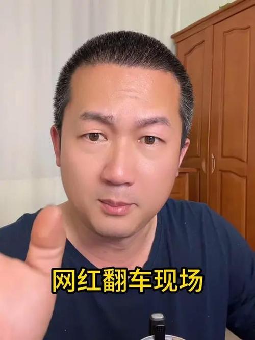 何同学海外爆红，年收入突破千万大关