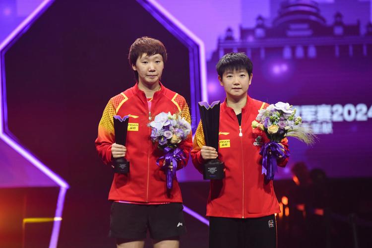 王曼昱孙颖莎女双走位火了