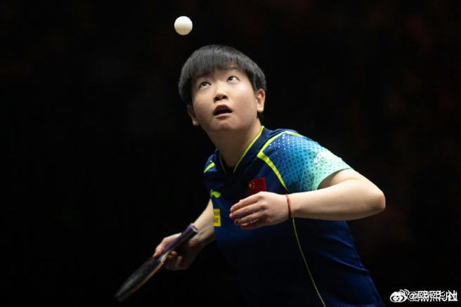 孙颖莎4-2战胜王曼昱夺冠