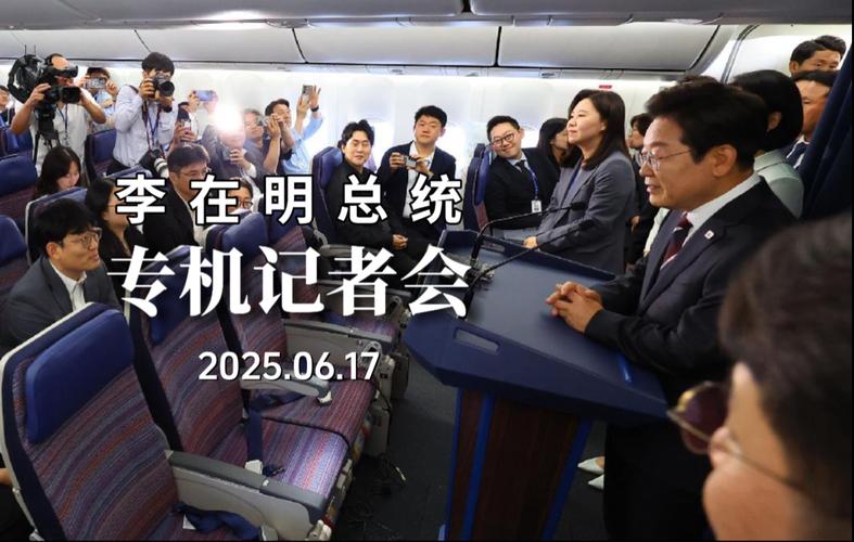 接机美国官员戴墨镜与李在明握手