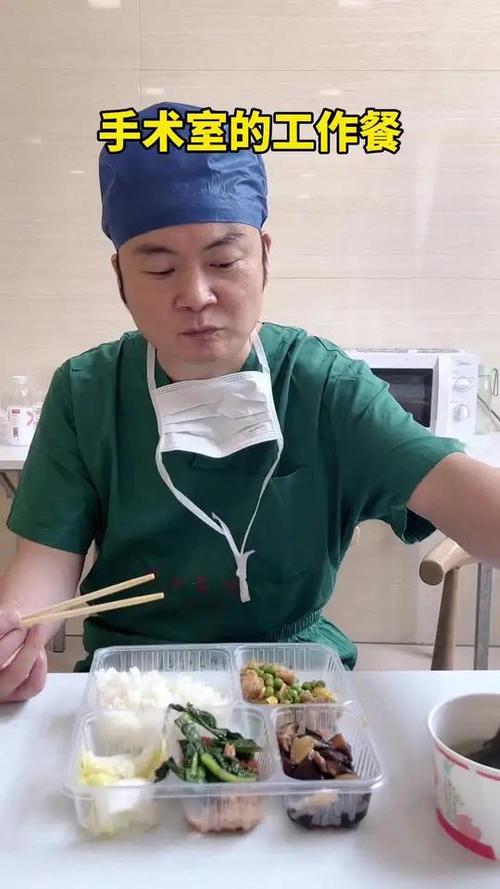 退休外科医生烹饪技艺，切肉如手术般精准