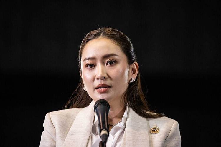 佩通坦离职后微笑露面，泰总理职务解除后续