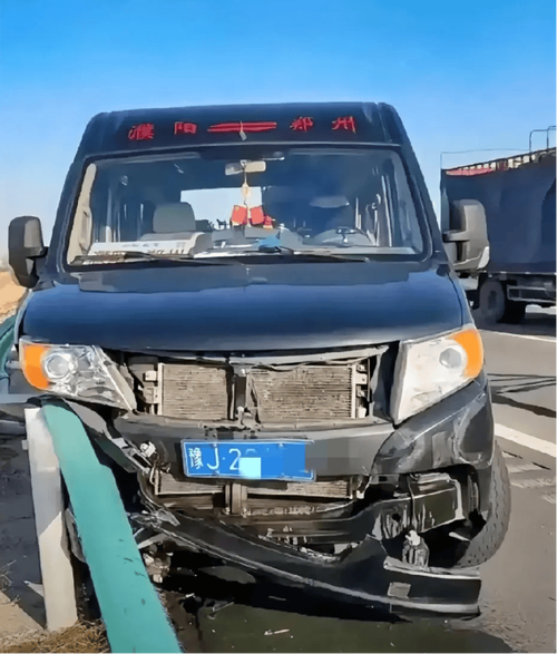 湖北一汽车失控撞墙致司乘1死2伤