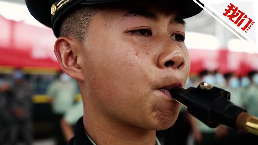 贵州独山武警战士退役哭着告别