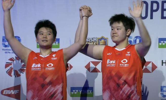圣坛组合勇夺世锦赛女双冠军荣耀时刻