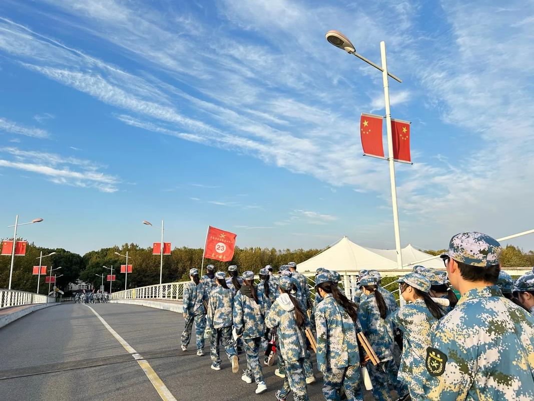 272万网民选的军训服要来了