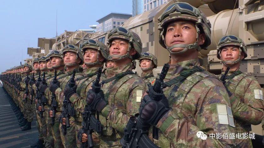 青岛一公司老板包场请员工看阅兵