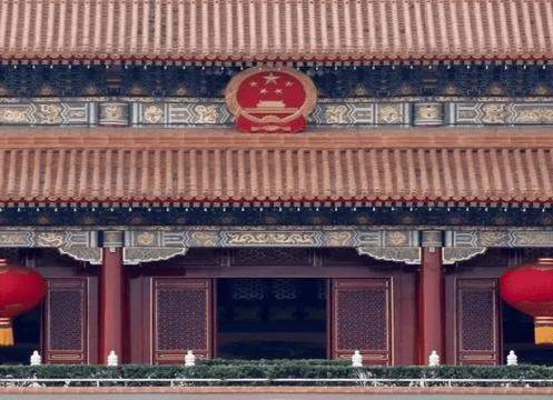 天安门城楼国徽换新装，第四次展新颜
