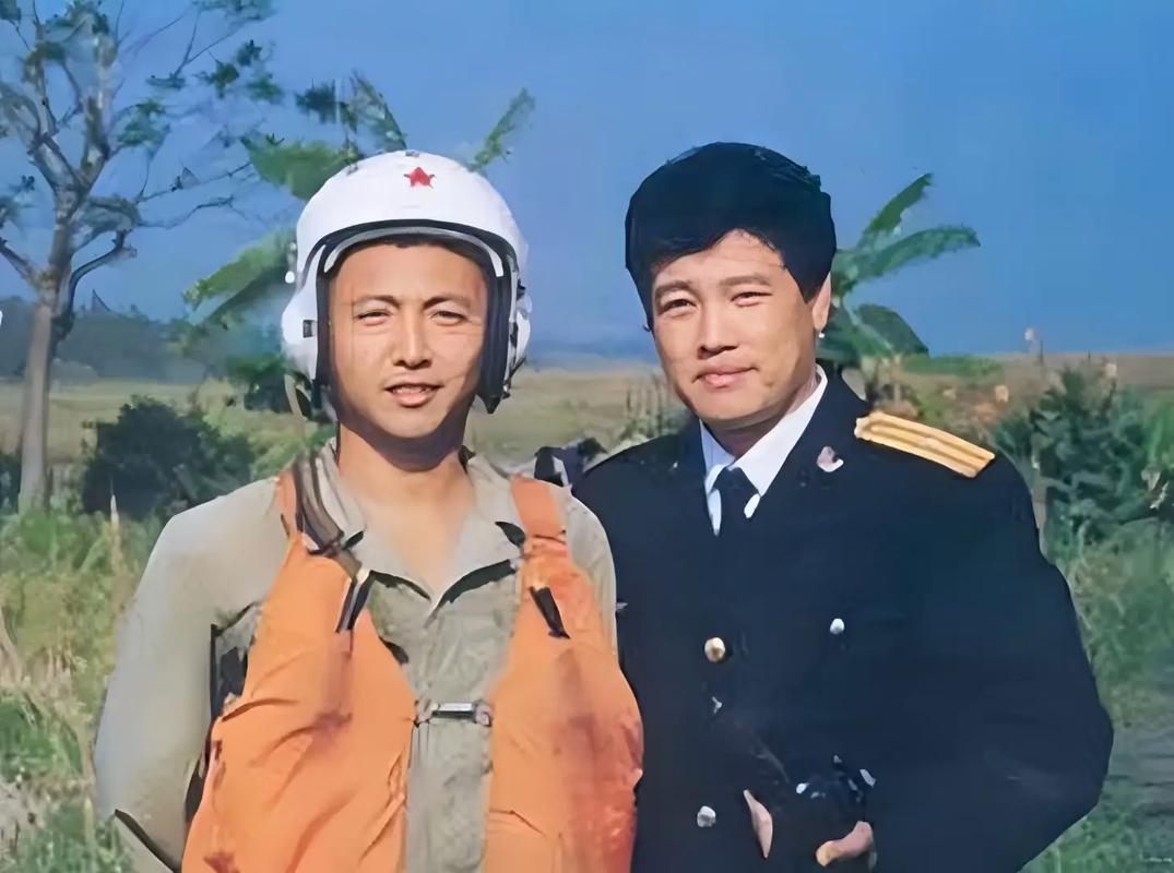 “海空卫士”王伟遗孀在京观看阅兵
