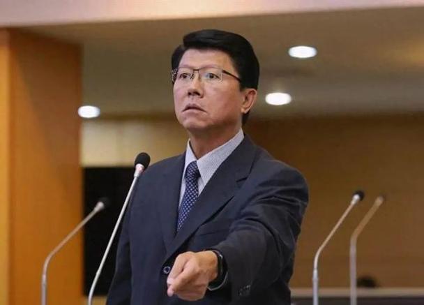 台最新民调显示谢龙介大胜林俊宪